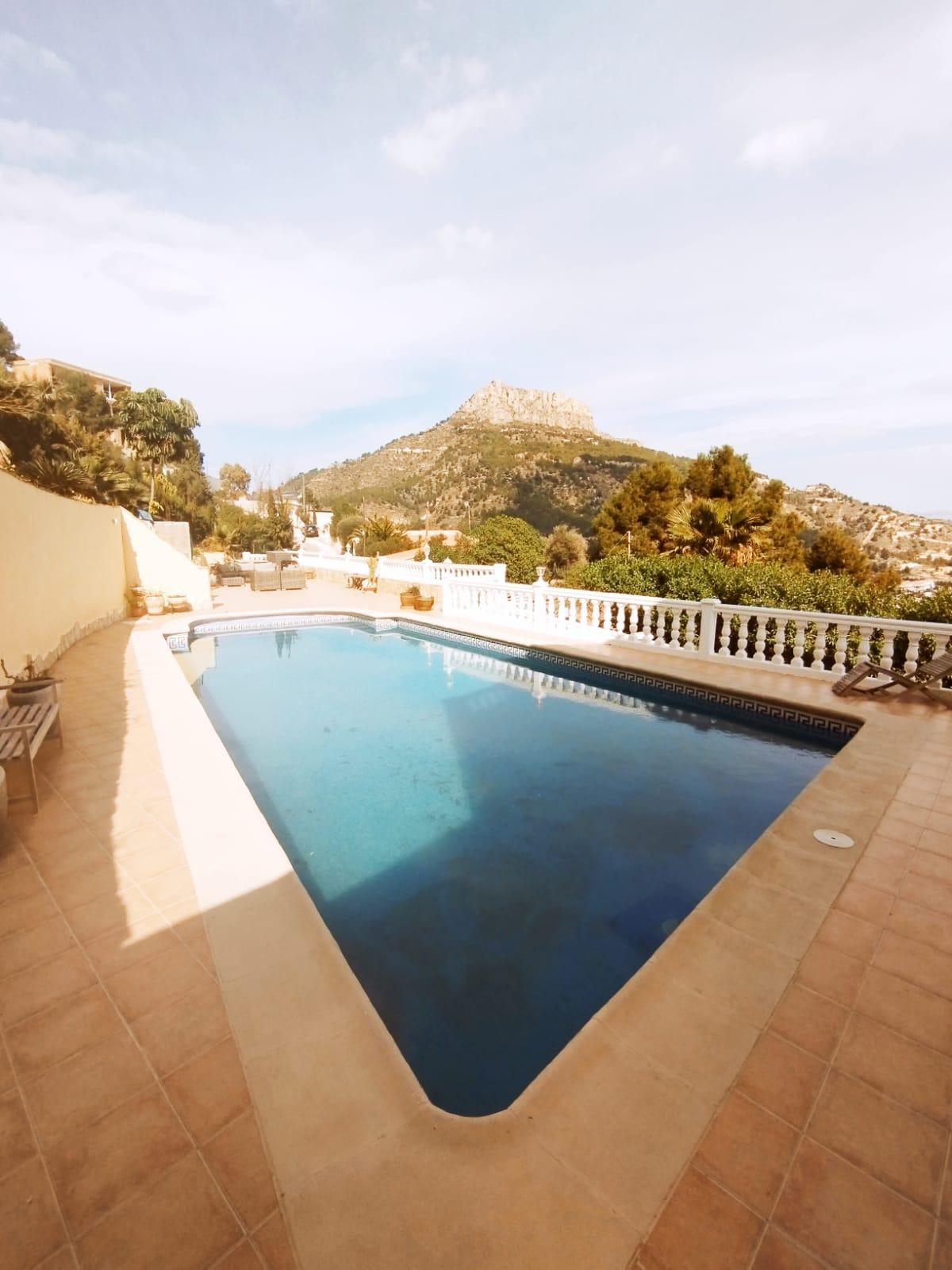 2-32-11 Exclusieve villa in Calpe met panoramisch uitzicht en een grote investeringsmogelijkheid