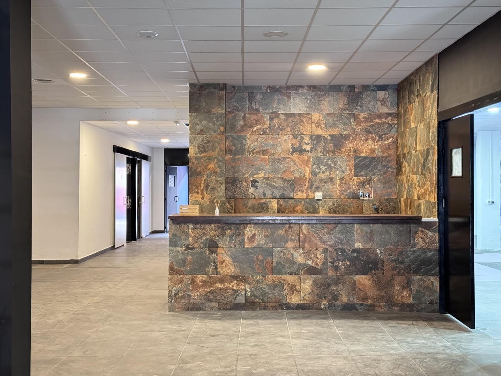 LOKALE COMERCIËLE CON SUPERFICIE DE 780 M2. SEGUNDA LINEA DE PLAYA. 70 METROS DEL MAR.