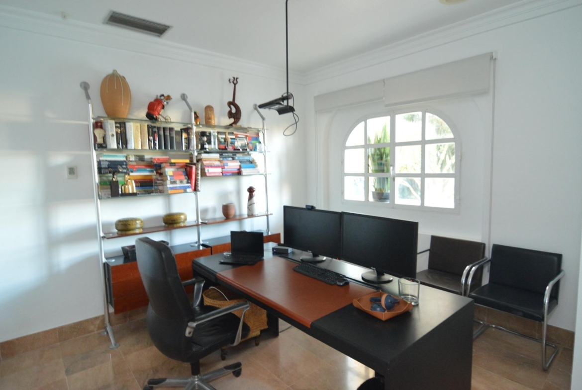Spectacular renovated villa in urbanization Torreta Florida