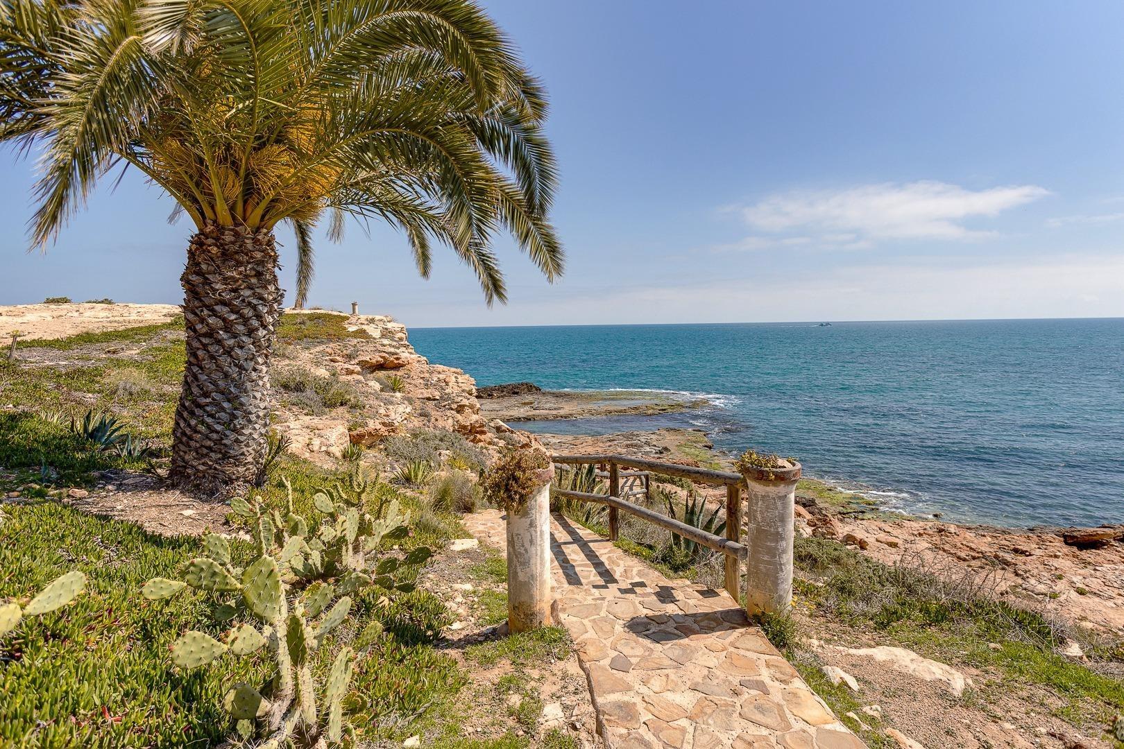 2-32-39 Spectacular Penthouse in La Zenia, Orihuela Costa – Sea Views and Steps from the Beach