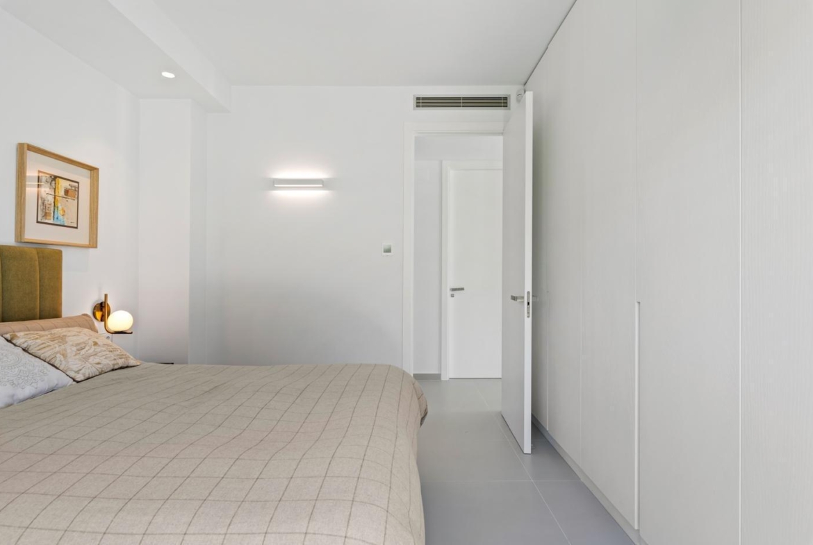 Lujosa villa de obra nueva a un paso de la playa de Campoamor !
