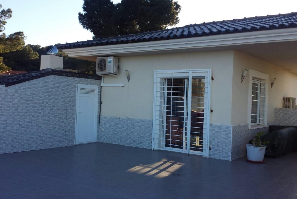 Villa de lujo en Picassent — Urbanización El Pinar 3