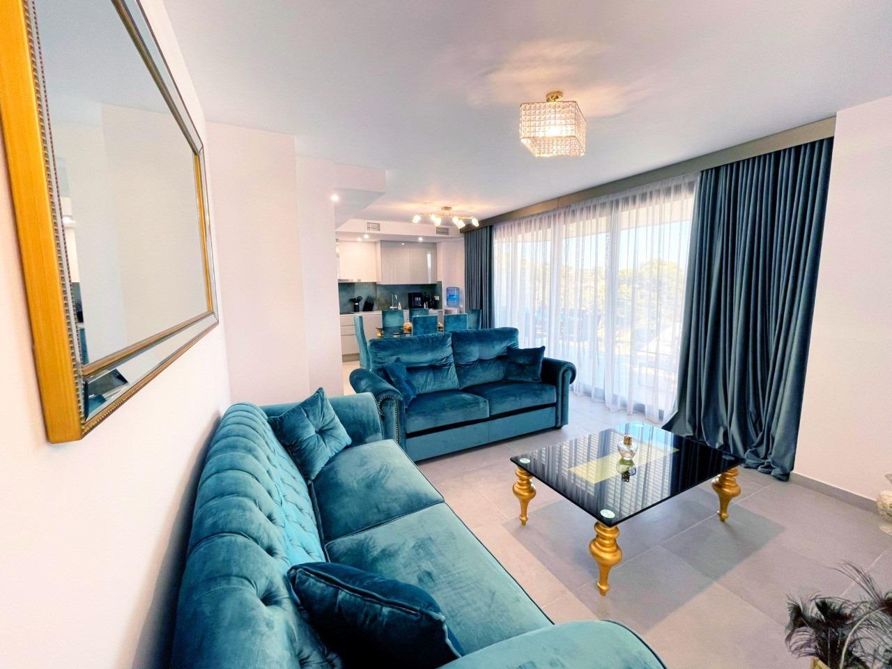 Moderne nieuwe appartementen aan de oevers van de Middellandse Zee