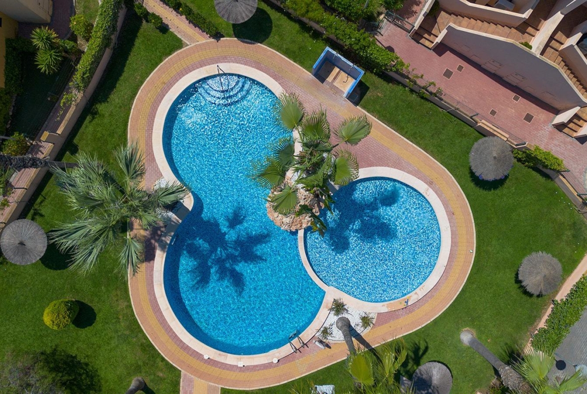 ATÍCO EN PUNTA PRIMA CON SOLARIUM PRIVADO DE 40 M2. 2 DORM. 2 BAÑOS. PISCINA COMUNITARIA.