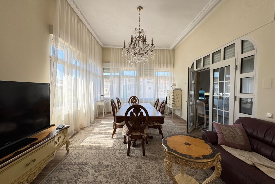 VILLA DE LIJO EN CAMPOAMOR CON 639 M2 DE CASA. PARCELA 800 M2. PISCINA PROPIA. 5 DORM. 4 BAÑOS. PLAYA A 650 METROS.