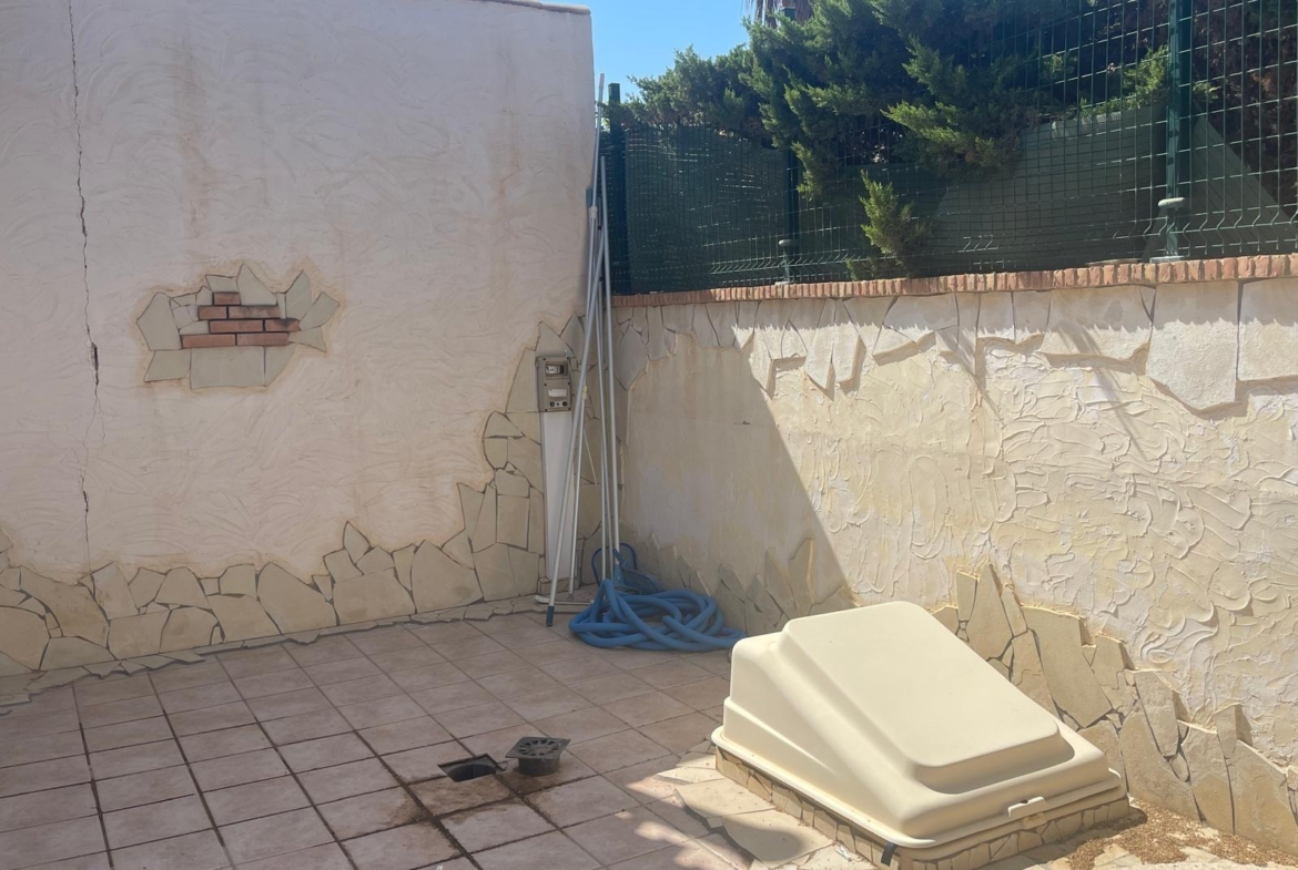 VILLA PARADA CON VISTAS AL MAR Y A 200 METROS DE PLAYA! ZONA TORRE LA MATA. 5 DRM. 3 BAÑOS. PISCINA PRIVADA.