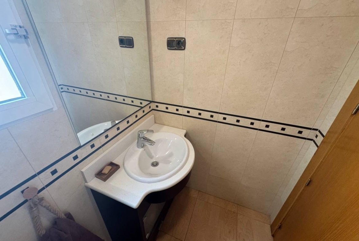 Spacious Semi-New Apartment in Torrevieja, Ideal for Living