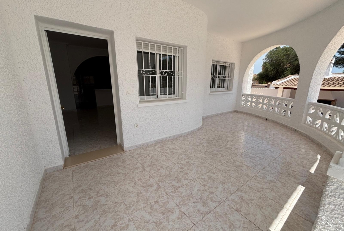 FABULOSA VILLA REFORMADA ESTILO MEDITERRÁNEO EN CIUDAD QUESADA
