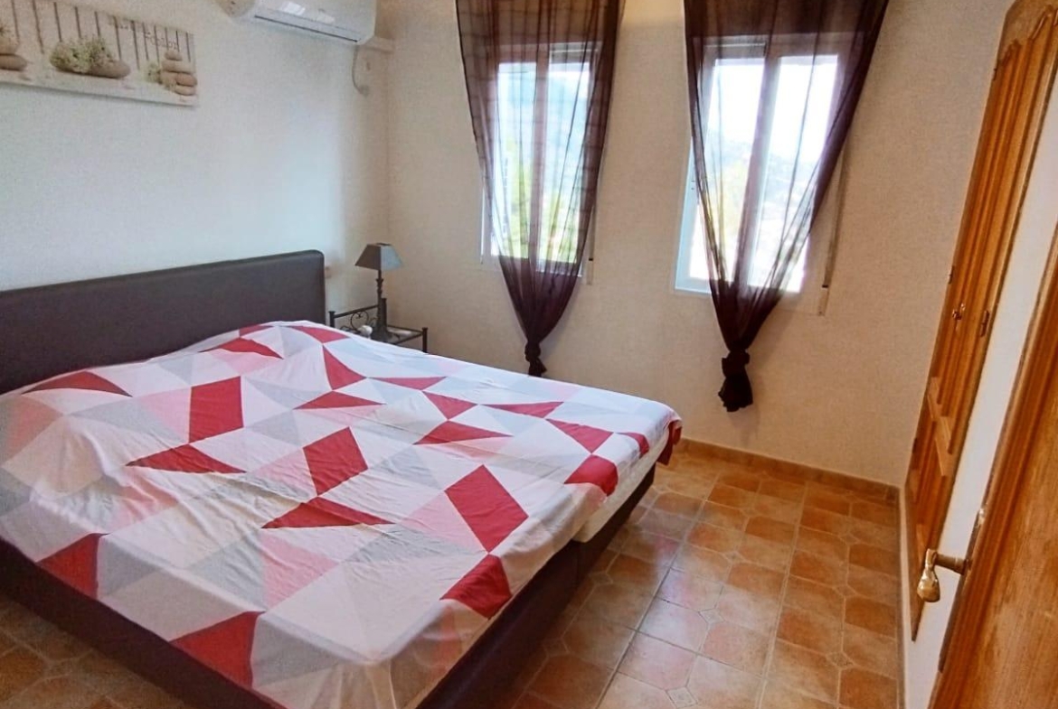 Exclusieve villa in Calpe met panoramisch uitzicht en een grote investeringsmogelijkheid