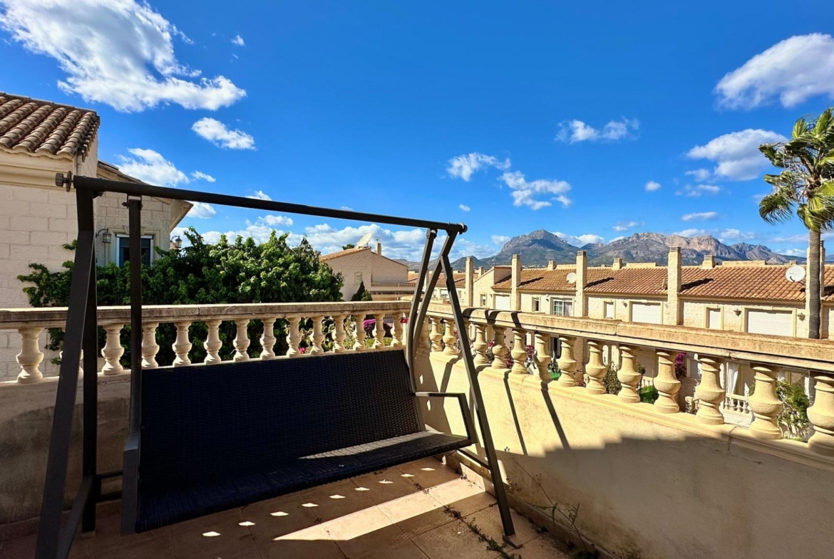 Prachtig herenhuis in Albir met tuin 15 minuten lopen van het strand!