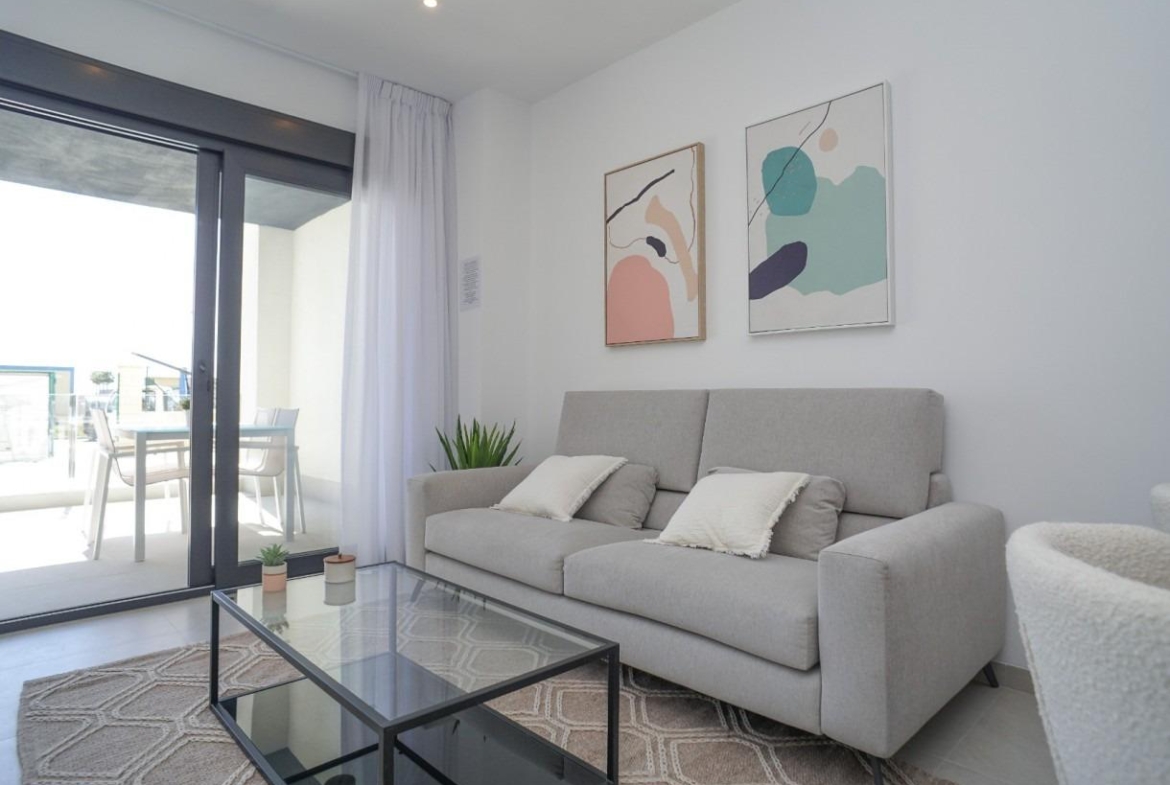 APPARTAMENTOS DE OBRA NUEVA CON VISTAS AL MAR. 2 DOR. 2 BAÑOS. APARCAMENTO. PISCINA.