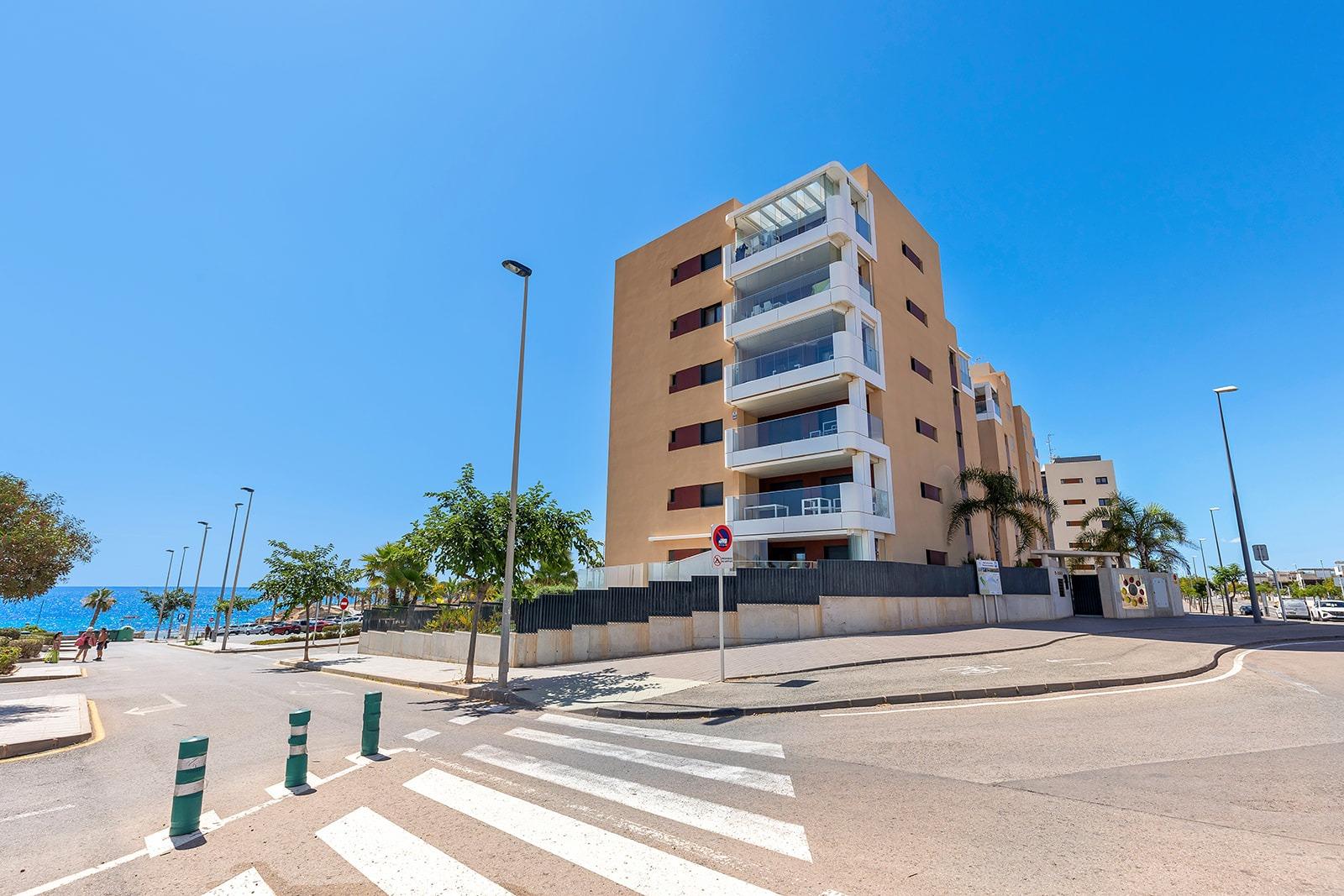 2-33-30 APARTAMENTO CON VISTAS AL MAR EN MIL PALMERAS. 2 DORM. 2 BAÑOS. GARAJE+TRASTERO. TERRAZA 20 M2.