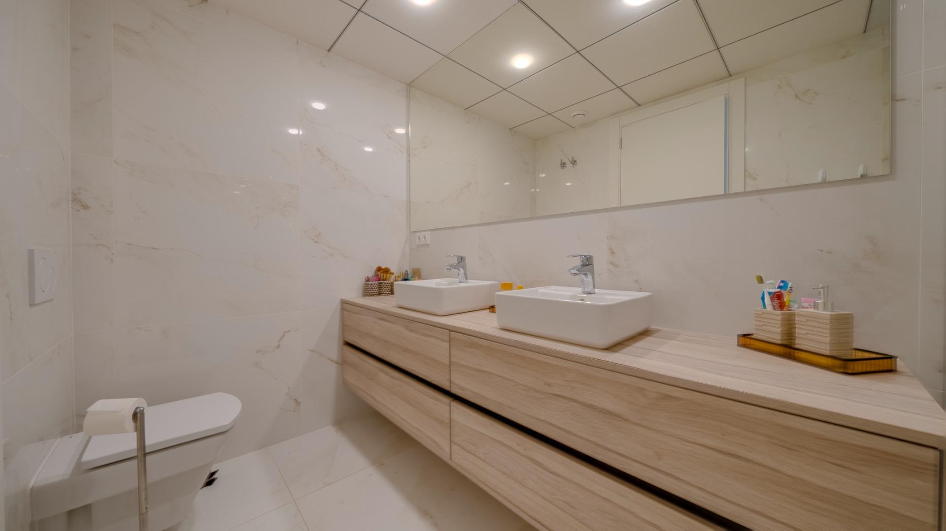 Exclusivo Piso en la Cala de Benidorm con Vistas al Mar