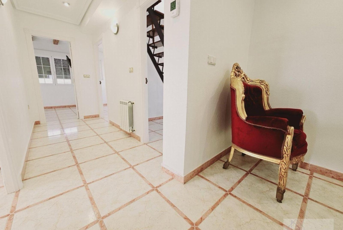 VILLA EN LA SIESTA CON 800 METROS DE PARCELA. PISCINA PRIVADA. 330 M2 DE CASA.