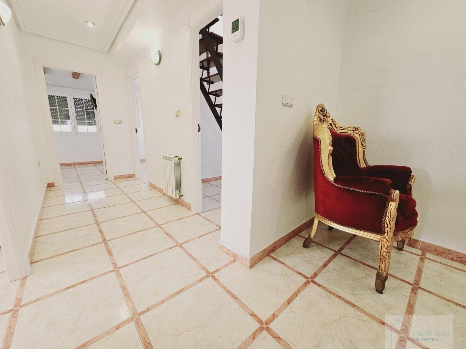 VILLA EN LA SIESTA CON 800 METROS DE PARCELA. PISCINA PRIVADA. 330 M2 DE CASA.