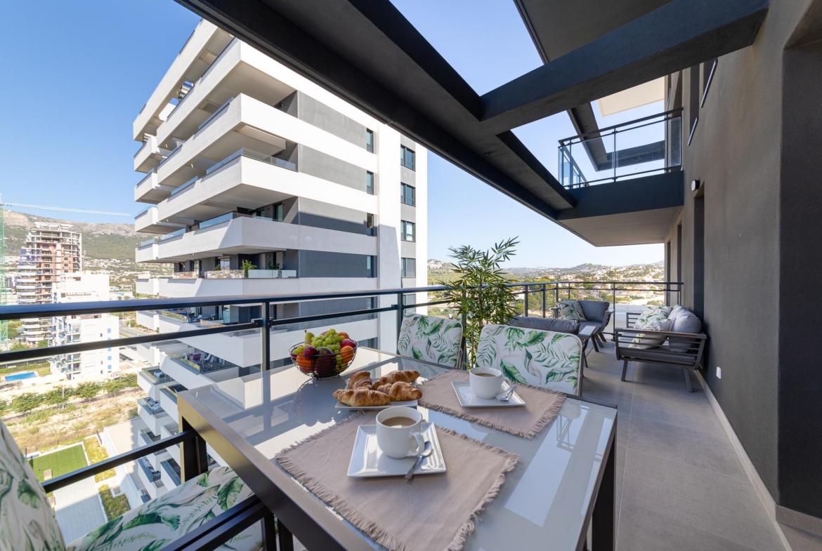 SPECTACULAR NEW LARGE APARTMENT WITH SEA AND MOUNTAIN VIEWS IN CALPE