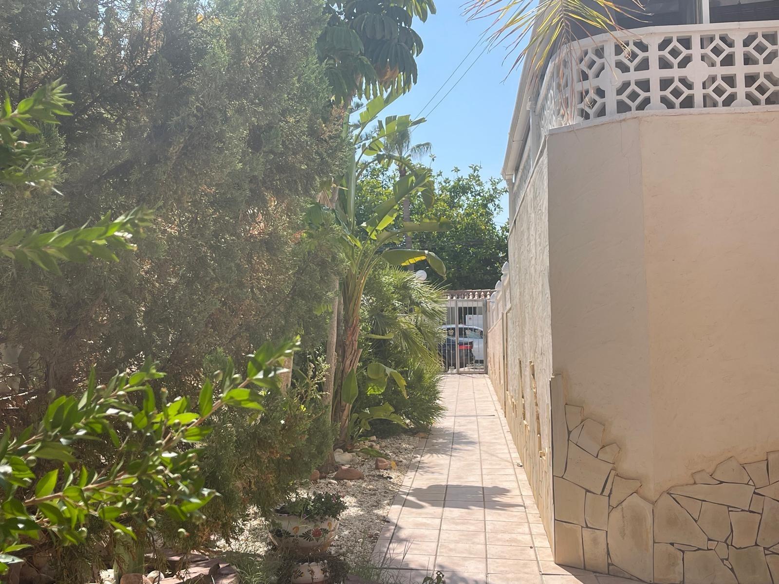 VILLA PARADA CON VISTAS AL MAR Y A 200 METROS DE PLAYA! ZONA TORRE LA MATA. 5 DRM. 3 BAÑOS. PISCINA PRIVADA.
