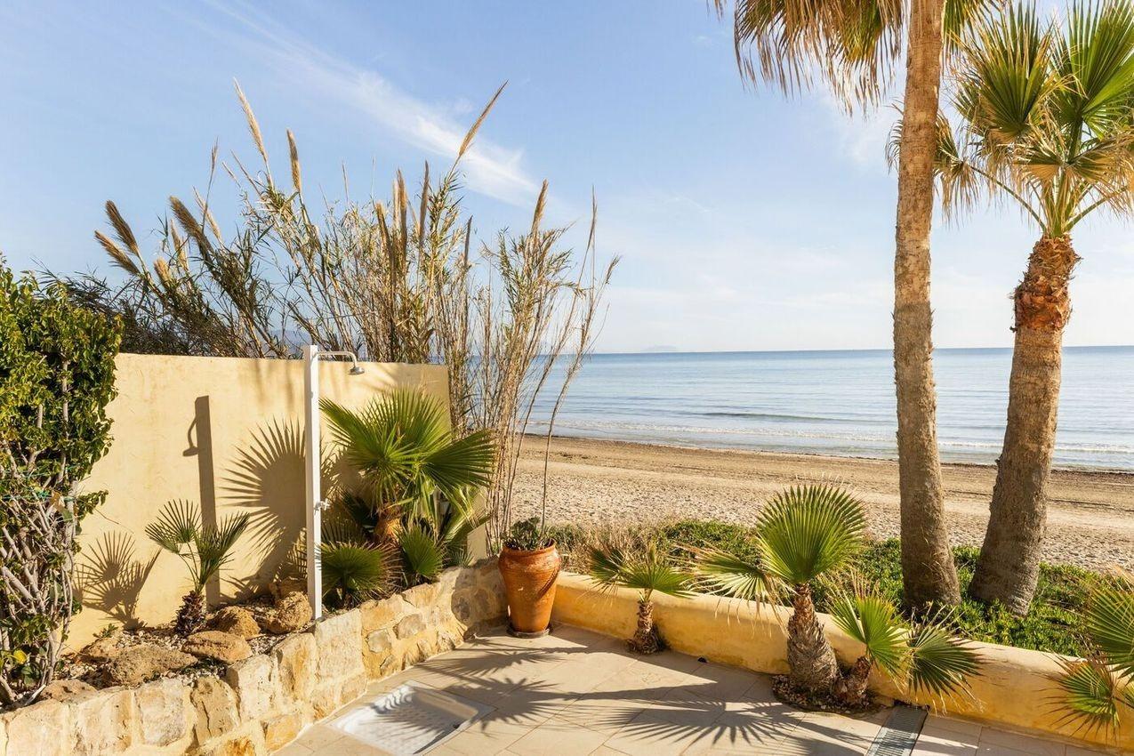 2-33-81 LUXURY VILLA OP HET ZAND IN CABO DE LAS HUERTAS