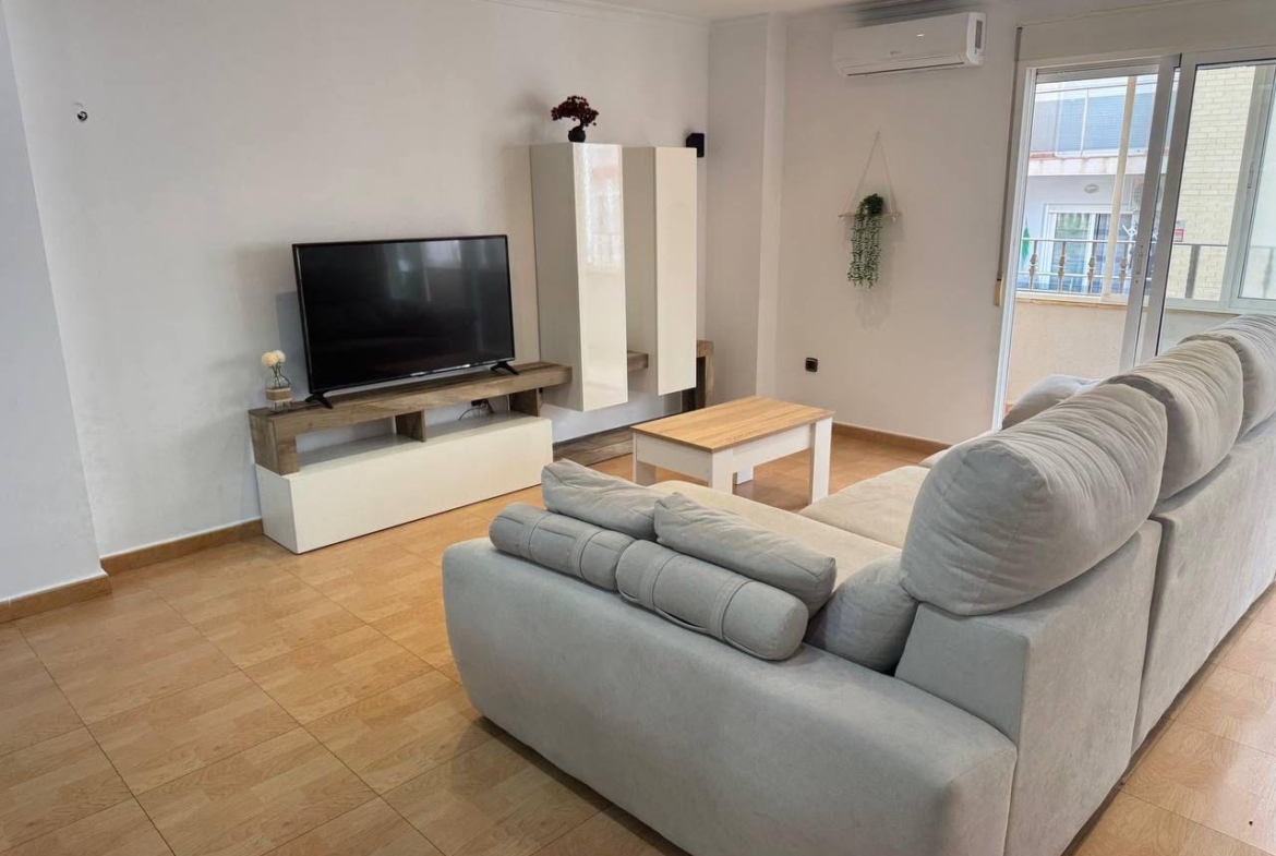 Spacious Semi-New Apartment in Torrevieja, Ideal for Living