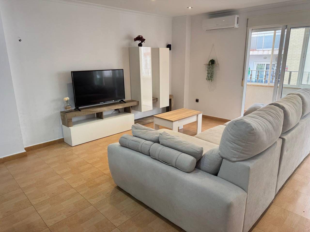 2-33-82 Spacious Semi-New Apartment in Torrevieja, Ideal for Living