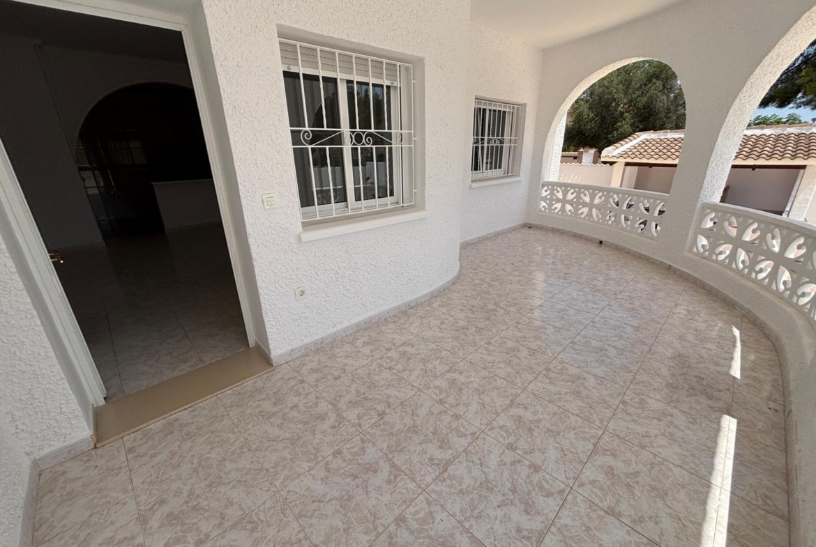 FABULOSA VILLA REFORMADA ESTILO MEDITERRÁNEO EN CIUDAD QUESADA