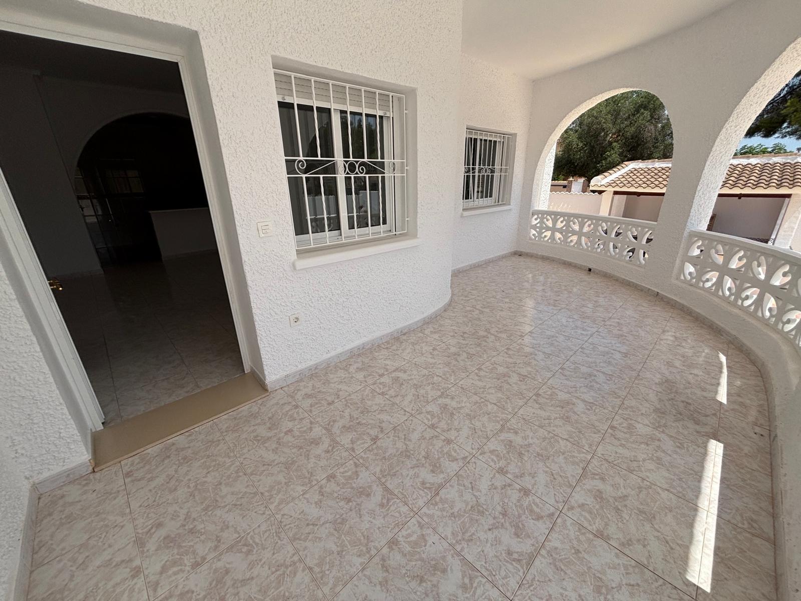 2-33-90 FABULOSA VILLA REFORMADA ESTILO MEDITERRÁNEO EN CIUDAD QUESADA