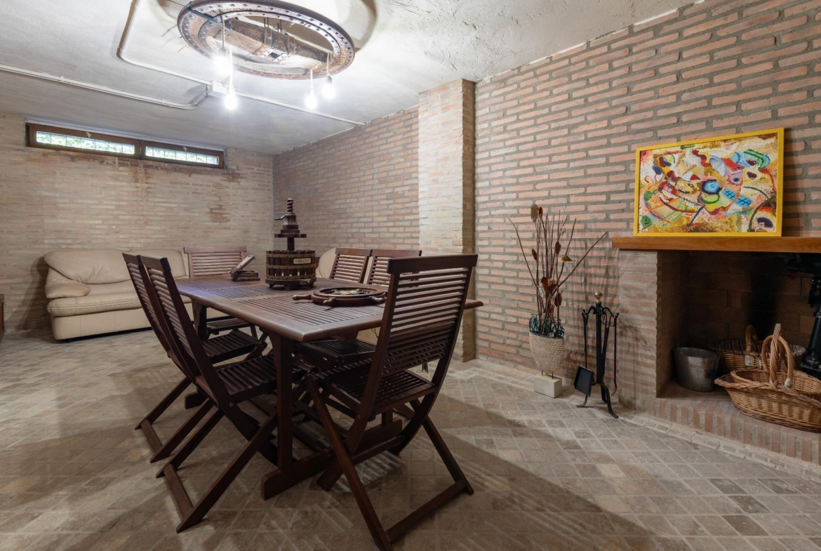 Exceptional Beachfront Villa: Luxury Steps Away from the Beach