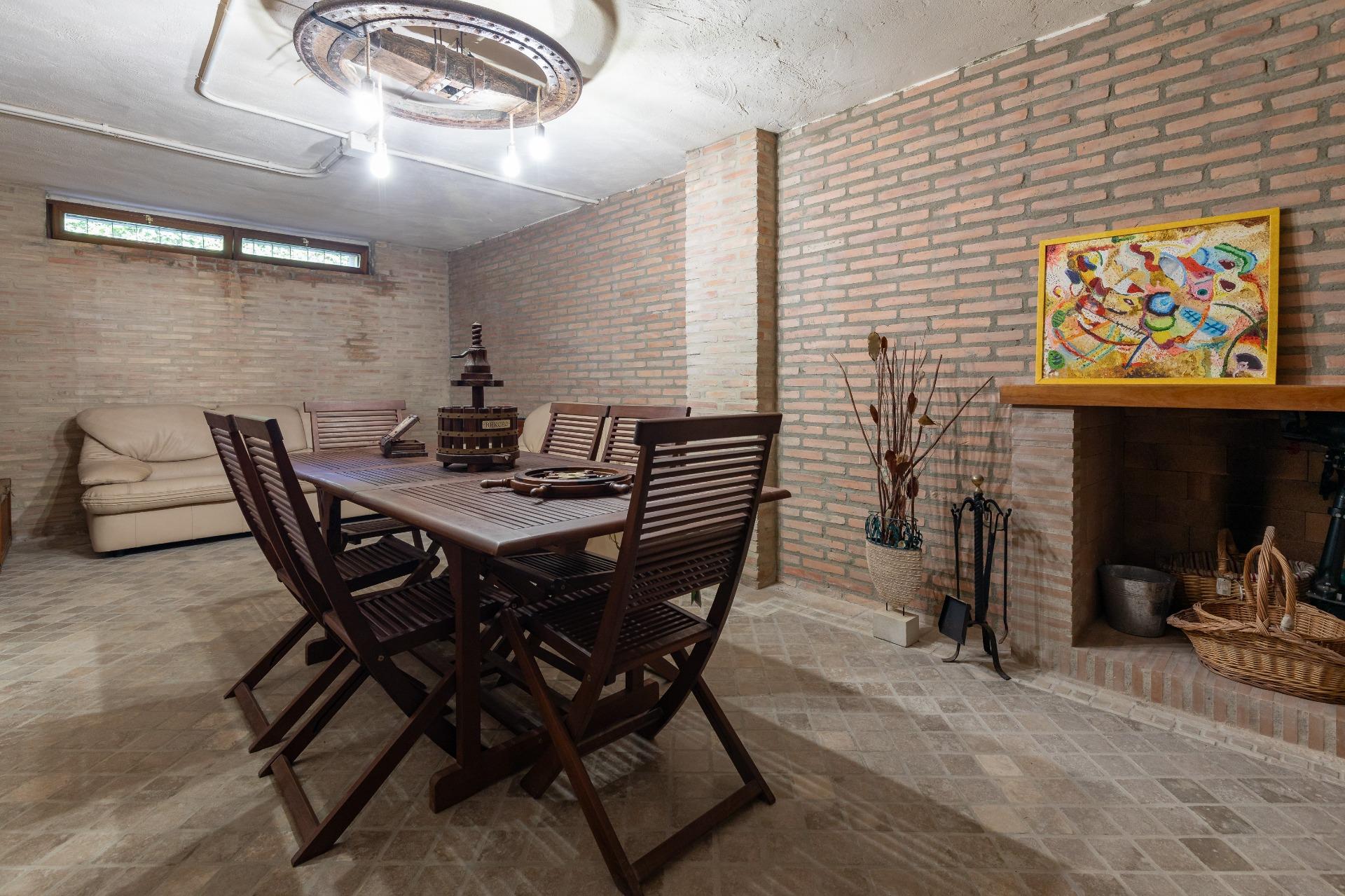 2-34-16 Exceptional Beachfront Villa: Luxury Steps Away from the Beach