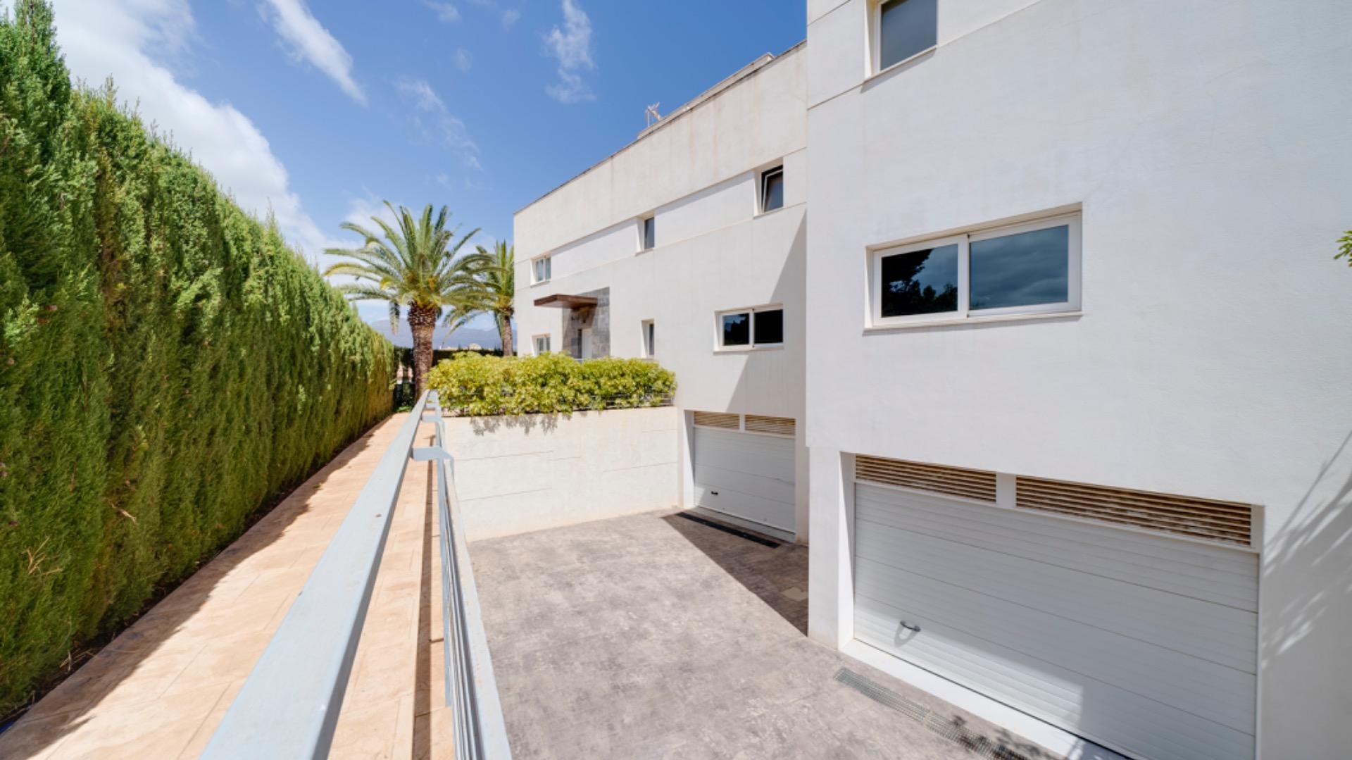 Luxury Villa in the central area of Albir