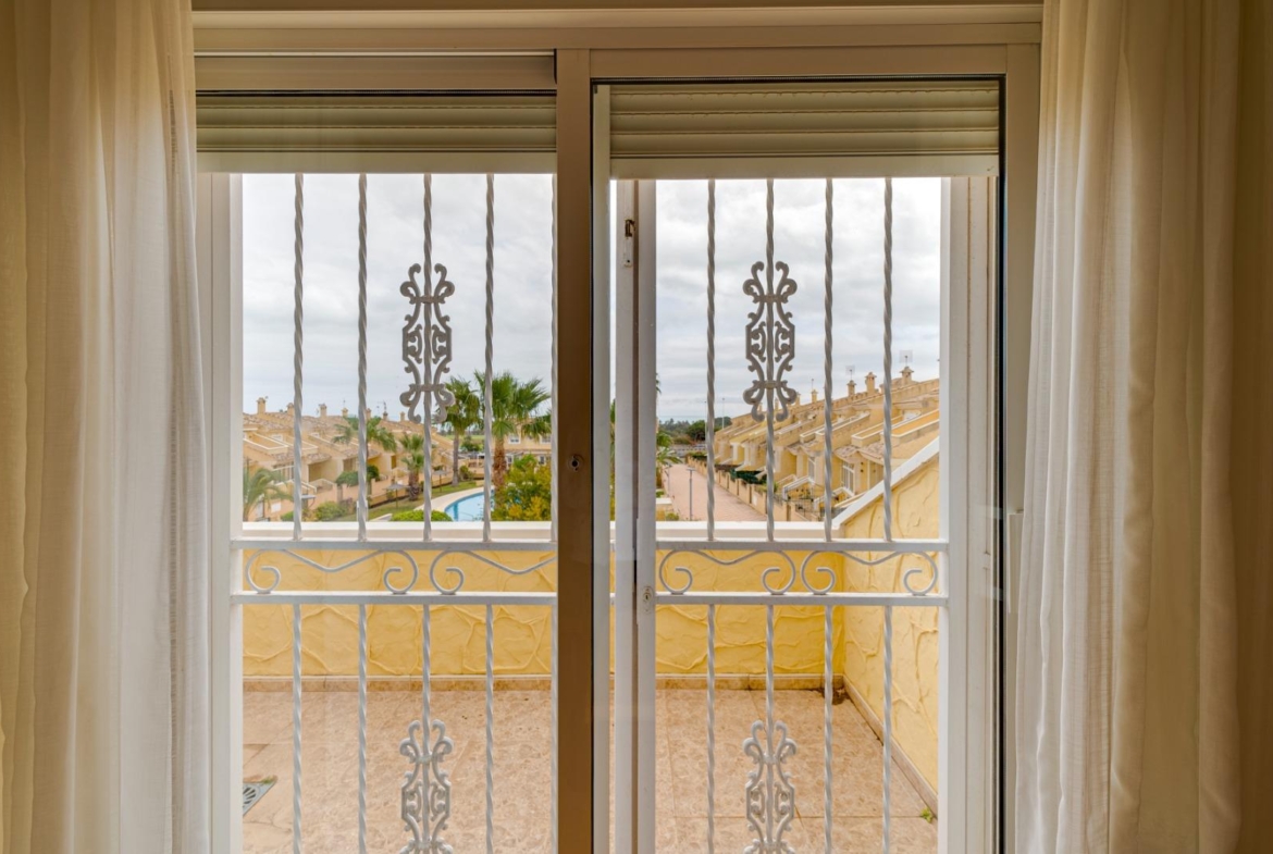 Large corner semi-detached house with sea views,