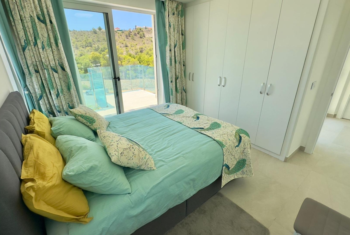 Grote villa op het balkon van Finestrat met uitzicht op de zee