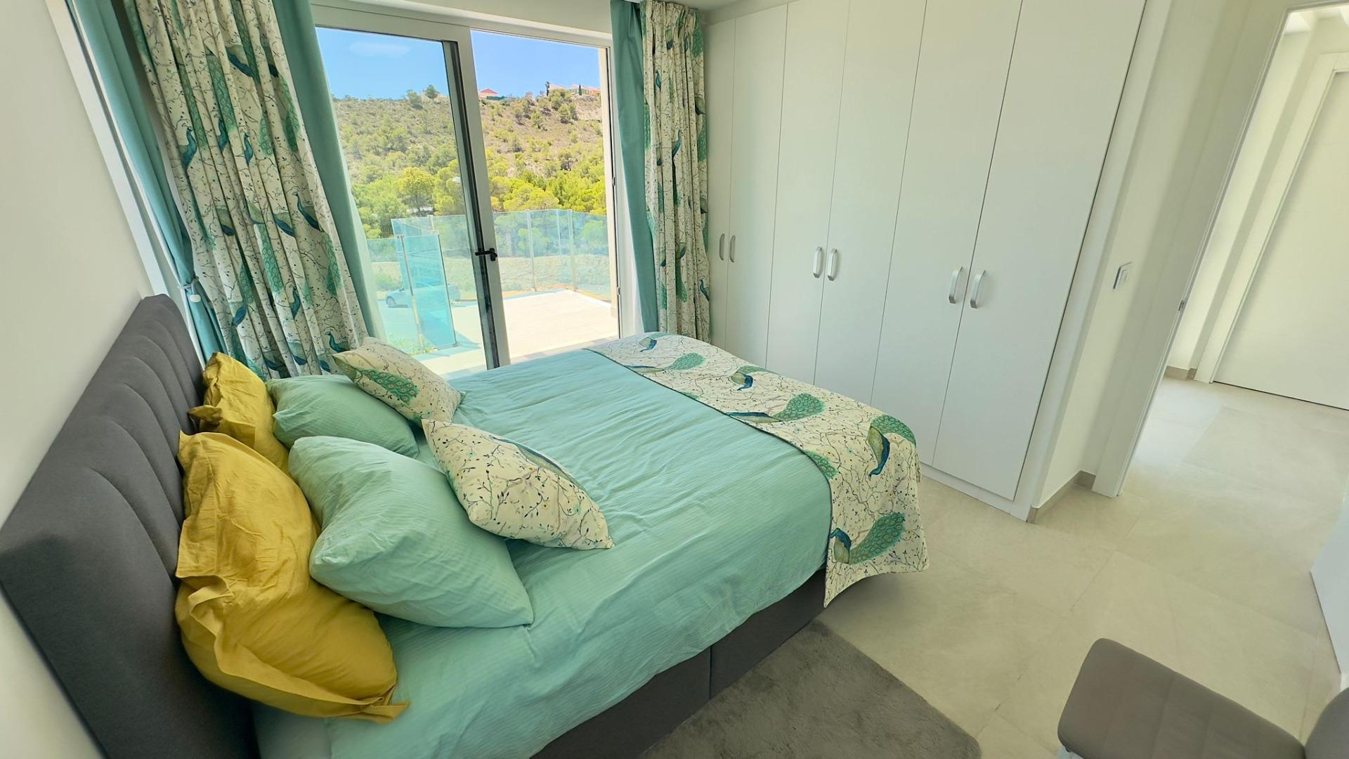 Grote villa op het balkon van Finestrat met uitzicht op de zee