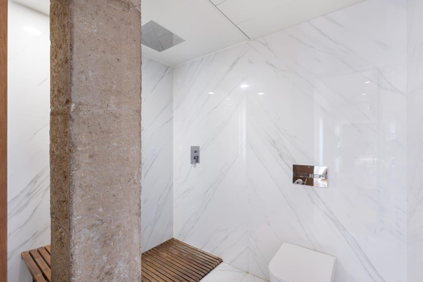 REFORMANDO APARTAMENTO EN EL CENTRO DE TORREVIEJA. 134 M2. 2 DORM. 2 BAÑOS.