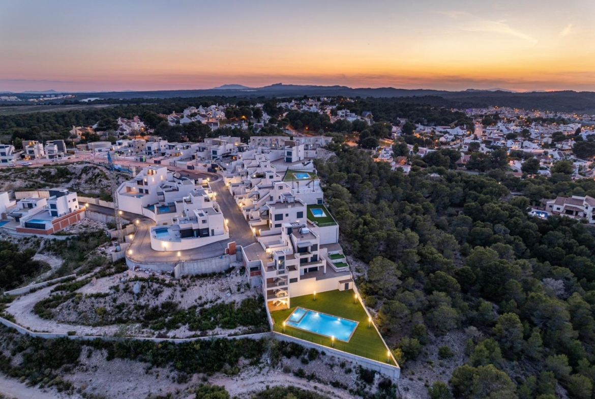 OBRA NUEVA! BUGALOW EN SAN MIGUEL DE SALINAS. 2 DORM. 2 BAÑOS. PISCINA+GARAJE.