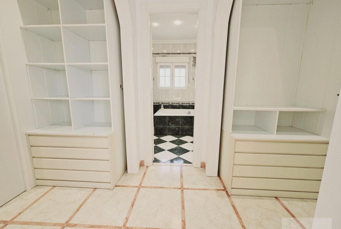 VILLA EN LA SIESTA CON 800 METROS DE PARCELA. PISCINA PRIVADA. 330 M2 DE CASA.
