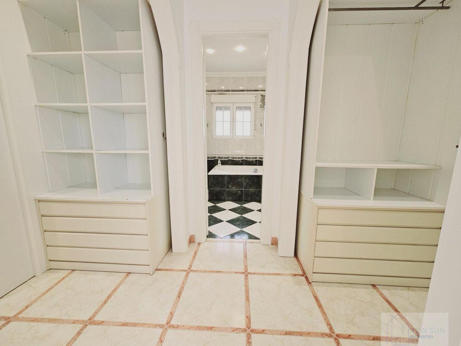 VILLA EN LA SIESTA CON 800 METROS DE PARCELA. PISCINA PRIVADA. 330 M2 DE CASA.