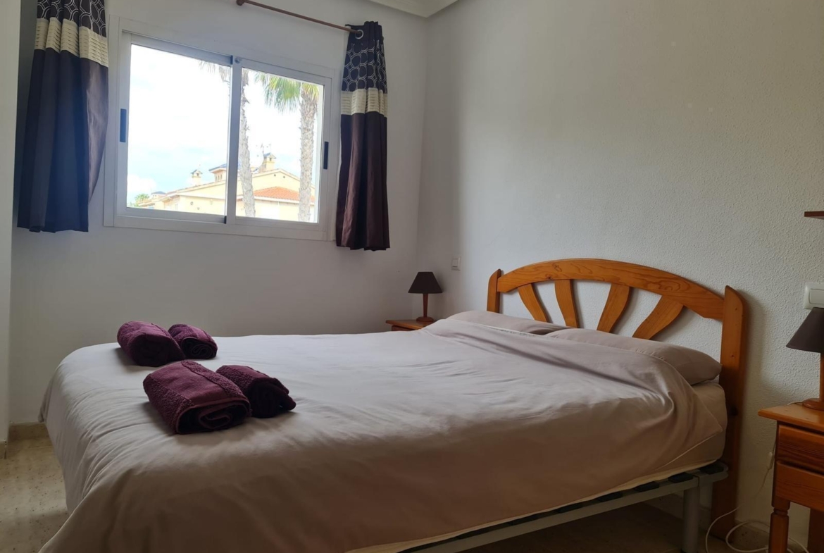 BUNGALOW PLANTA ALTA CON SOLÁRIUM EN ORIHUELA COSTA, ZENIAMAR I.