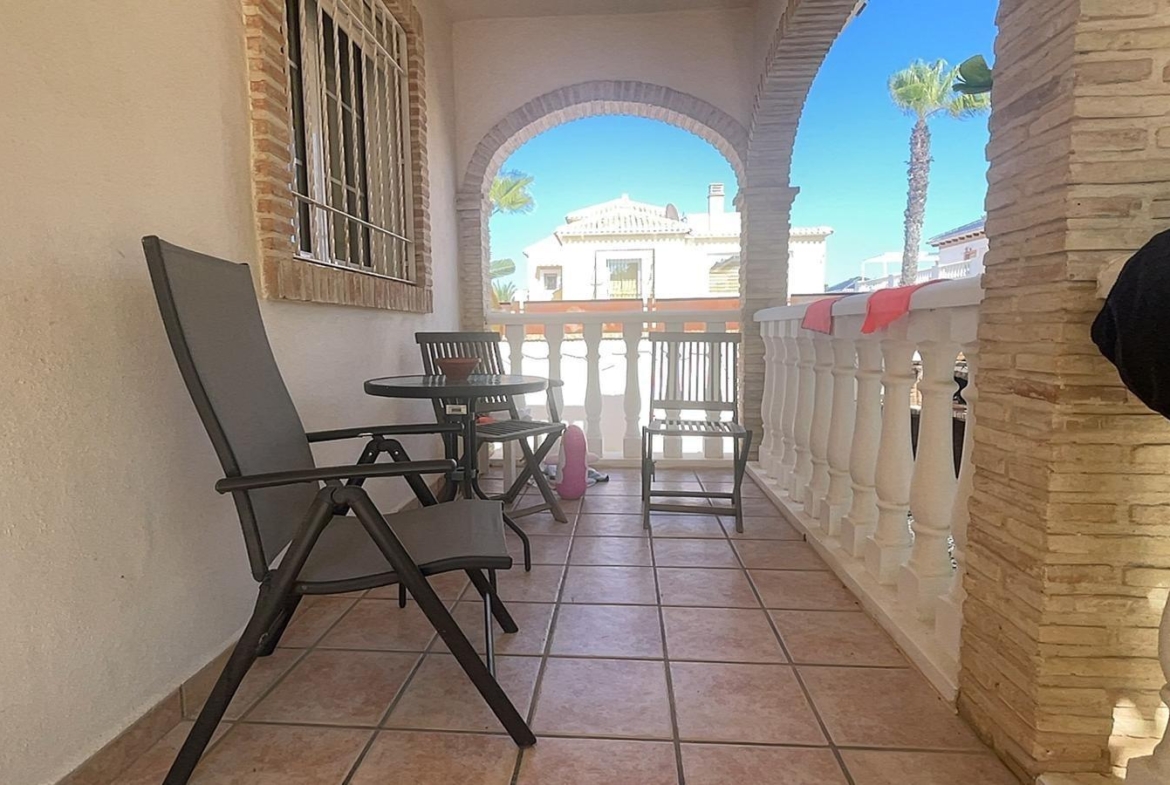 VILLA PARADA CON VISTAS AL MAR Y A 200 METROS DE PLAYA! ZONA TORRE LA MATA. 5 DRM. 3 BAÑOS. PISCINA PRIVADA.