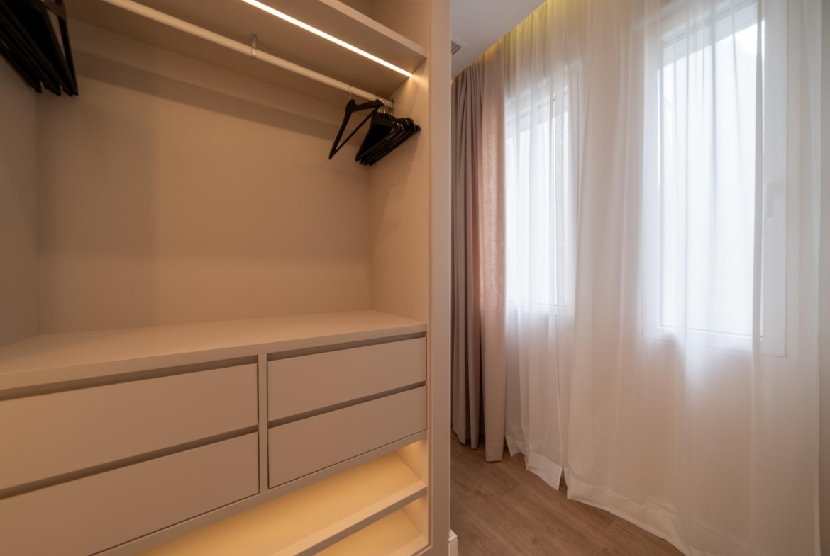 ELEGANT REFURBISHED APARTMENT IN RECOLETOS NEIGHBORHOOD, MADRID