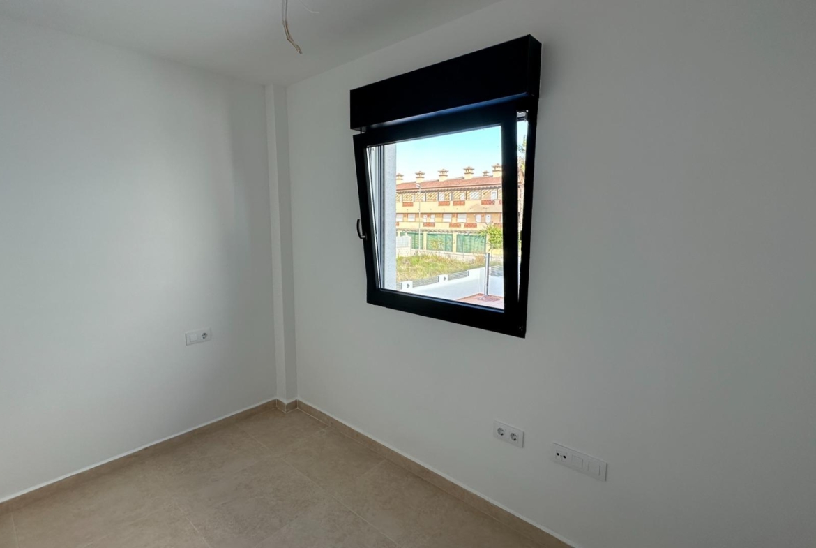 Exclusive townhouses in Oliva Nova: style, comfort, and sea just 500 m away