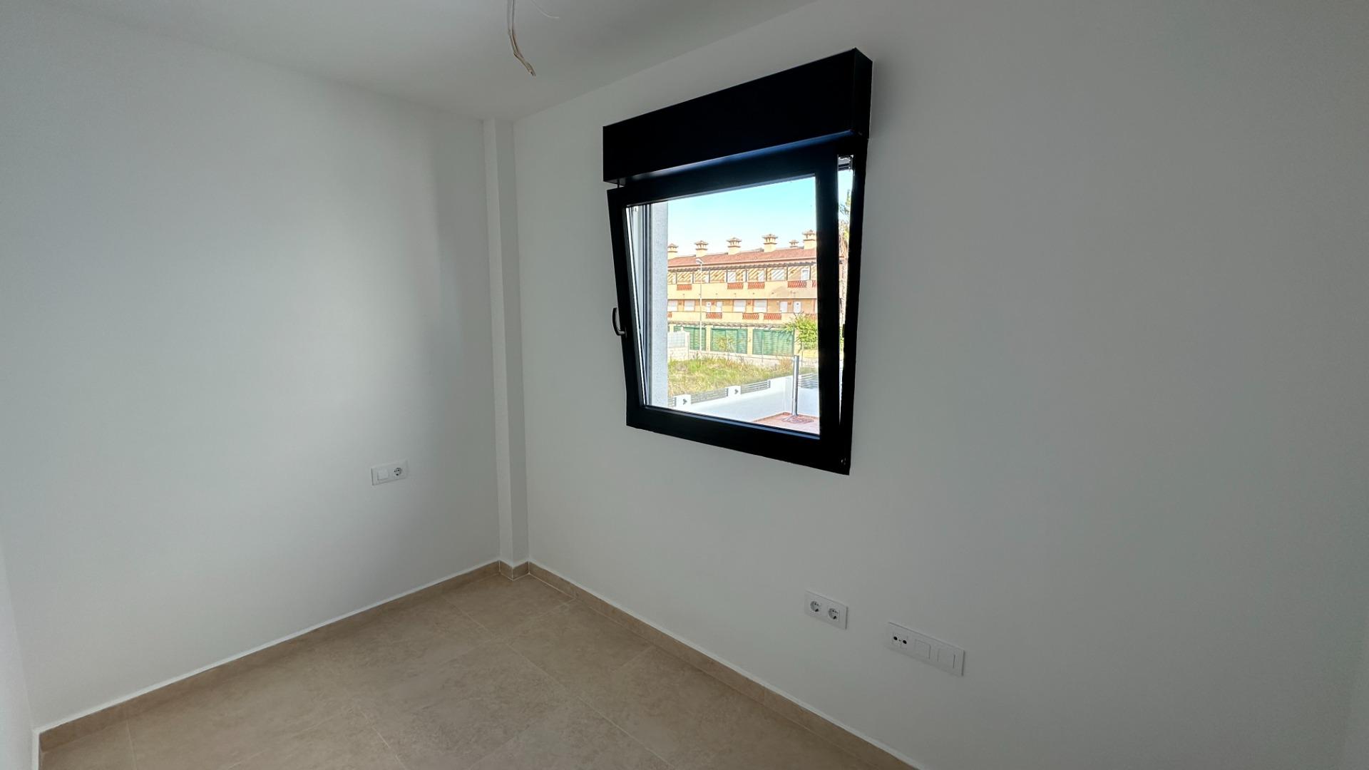 2-34-93 Exclusive townhouses in Oliva Nova: style, comfort, and sea just 500 m away