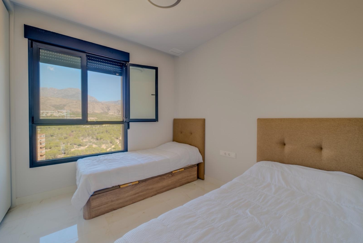 Exclusivo Piso en la Cala de Benidorm con Vistas al Mar