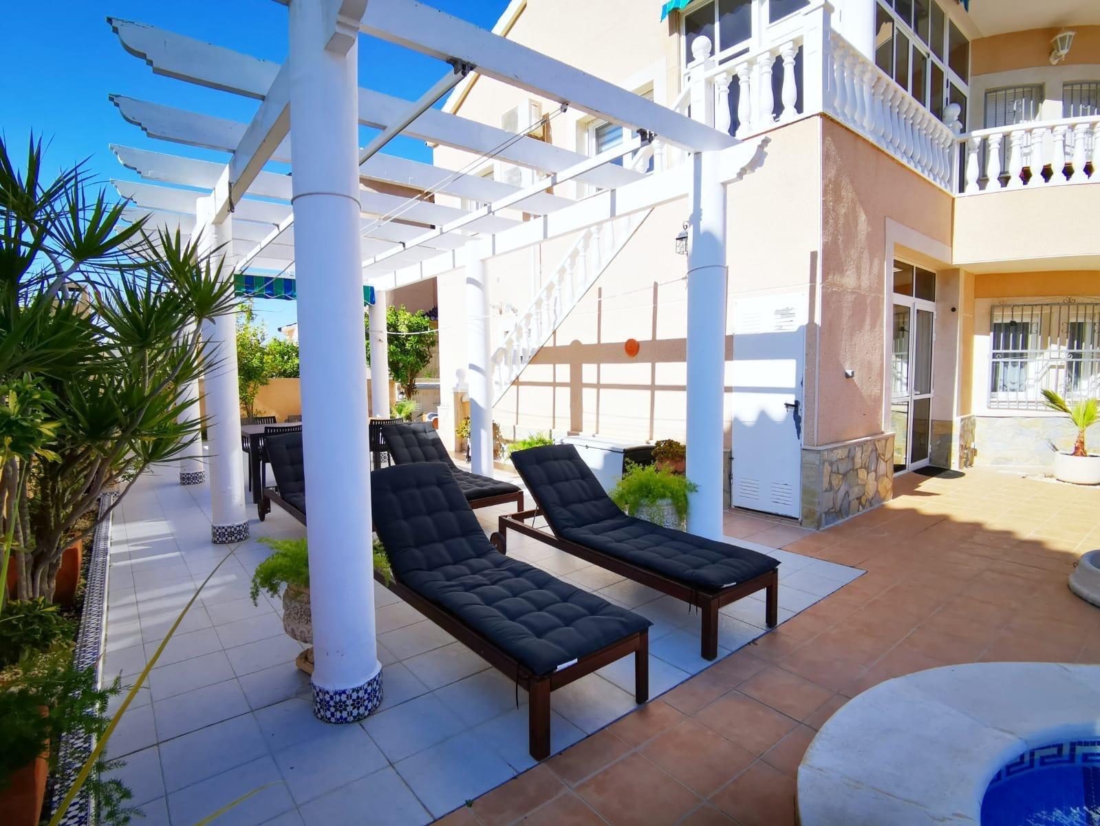 2-35-42 Ruim chalet in La Florida, Orihuela Costa – Ideaal om te genieten van de zon en het strand