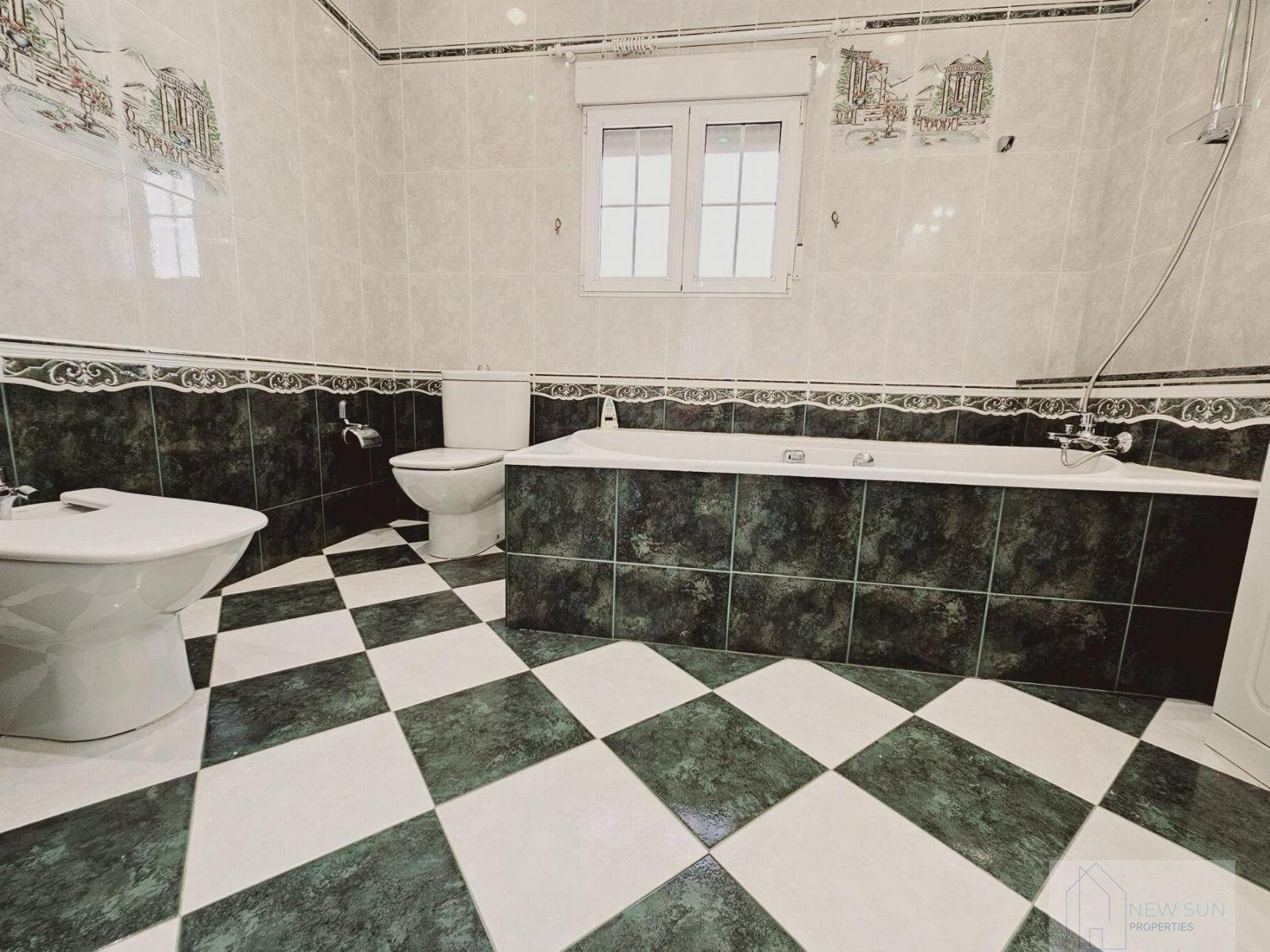 VILLA EN LA SIESTA CON 800 METROS DE PARCELA. PISCINA PRIVADA. 330 M2 DE CASA.