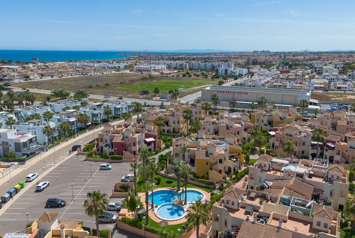 ATÍCO EN PUNTA PRIMA CON SOLARIUM PRIVADO DE 40 M2. 2 DORM. 2 BAÑOS. PISCINA COMUNITARIA.