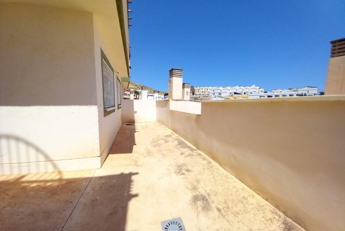 Encantadora Casa Adosada con Impresionantes Vistas al Mar en Balcón de Finestrat