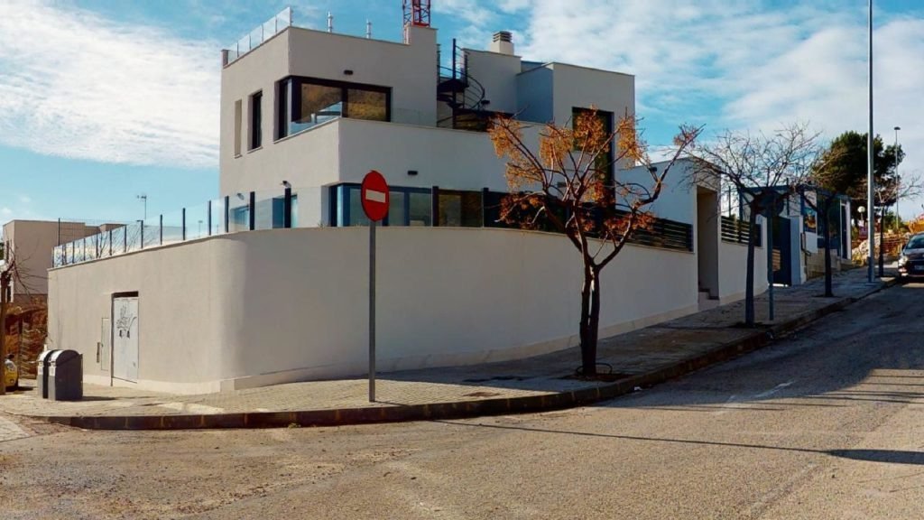 Villas de nueva construcción con vistas al mar y montaña
