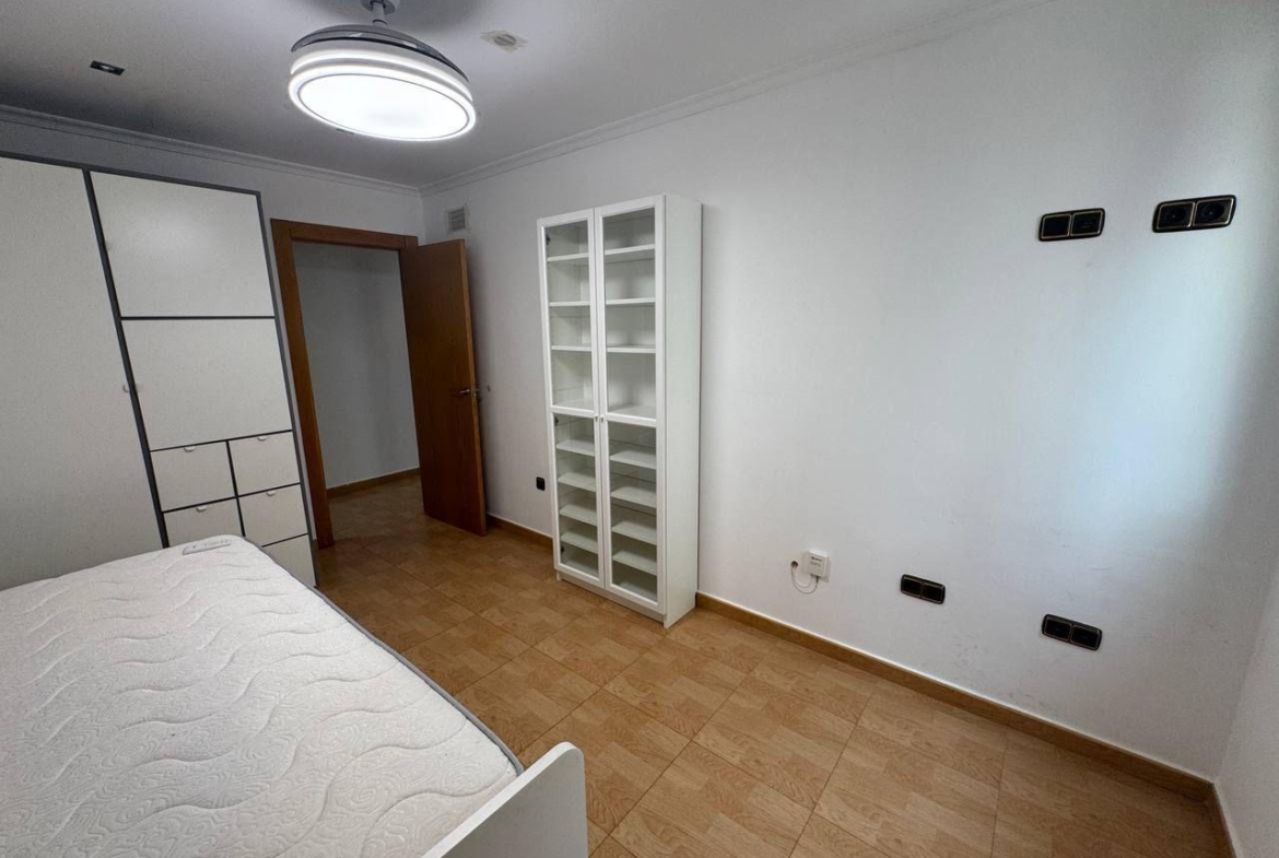 Spacious Semi-New Apartment in Torrevieja, Ideal for Living