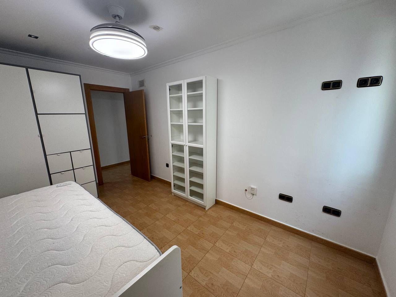 2-35-74 Spacious Semi-New Apartment in Torrevieja, Ideal for Living