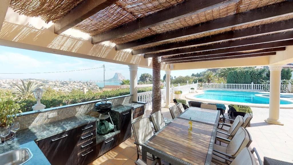 EXCLUSIEVE VILLA TE KOOP IN CALPE MET MARVELLOUS ZEEZICHTEN